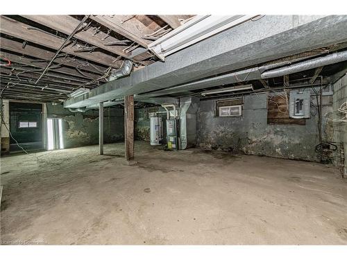 138 Sanford Avenue N, Hamilton, ON - Indoor Photo Showing Garage