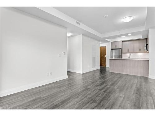 503-30 Hamilton Street S, Waterdown, ON - Indoor Photo Showing Kitchen