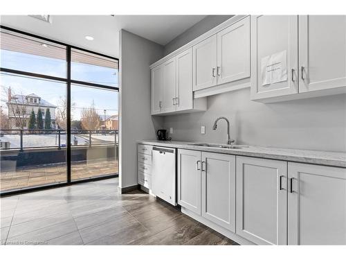 503-30 Hamilton Street S, Waterdown, ON - Indoor Photo Showing Kitchen