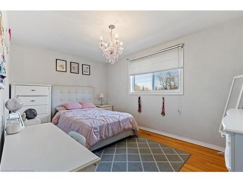 2254 Yates Court, Oakville, ON - Indoor Photo Showing Bedroom