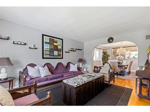 2254 Yates Court, Oakville, ON - Indoor Photo Showing Living Room