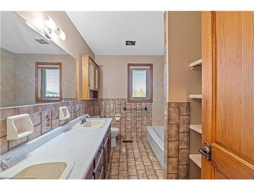 87 Third Road E, Stoney Creek, ON - Indoor Photo Showing Bathroom