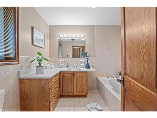 87 Third Road E, Stoney Creek, ON - Indoor Photo Showing Bathroom