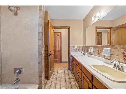 87 Third Road E, Stoney Creek, ON - Indoor Photo Showing Bathroom