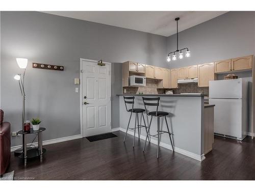 404-4015 Kilmer Drive, Burlington, ON - Indoor Photo Showing Kitchen