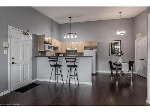 404-4015 Kilmer Drive, Burlington, ON - Indoor Photo Showing Kitchen