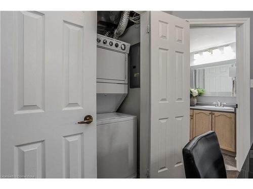 404-4015 Kilmer Drive, Burlington, ON - Indoor Photo Showing Laundry Room