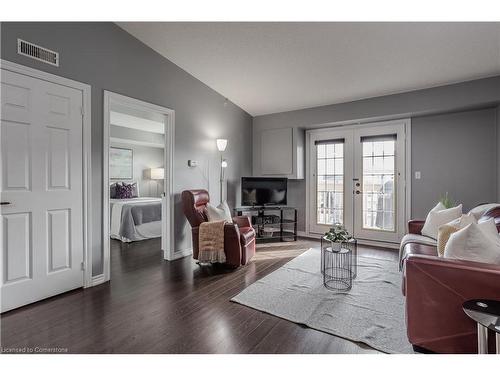 404-4015 Kilmer Drive, Burlington, ON - Indoor Photo Showing Living Room