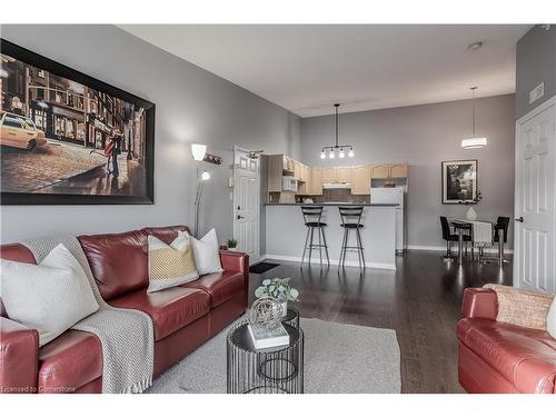 404-4015 Kilmer Drive, Burlington, ON - Indoor Photo Showing Living Room