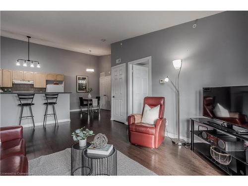 404-4015 Kilmer Drive, Burlington, ON - Indoor Photo Showing Living Room