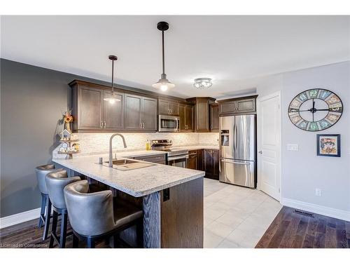 4003 Lower Coach Road, Stevensville, ON - Indoor Photo Showing Kitchen With Double Sink With Upgraded Kitchen