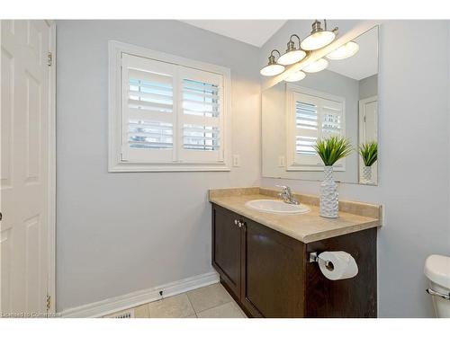 1395 Costigan Road, Milton, ON - Indoor Photo Showing Bathroom