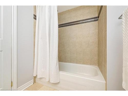 1395 Costigan Road, Milton, ON - Indoor Photo Showing Bathroom