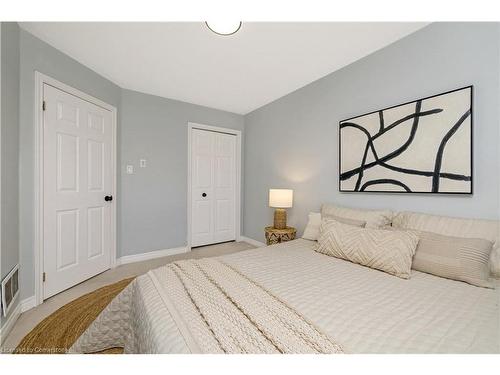 1395 Costigan Road, Milton, ON - Indoor Photo Showing Bedroom