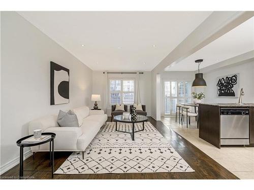 1395 Costigan Road, Milton, ON - Indoor Photo Showing Living Room