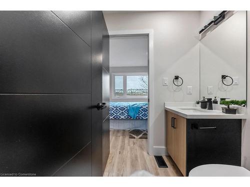 209 Grenfell Street, Hamilton, ON - Indoor Photo Showing Bathroom