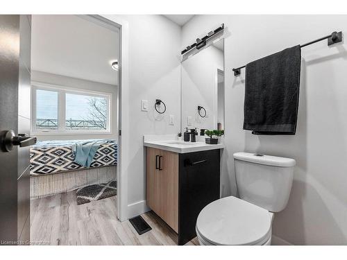 209 Grenfell Street, Hamilton, ON - Indoor Photo Showing Bathroom