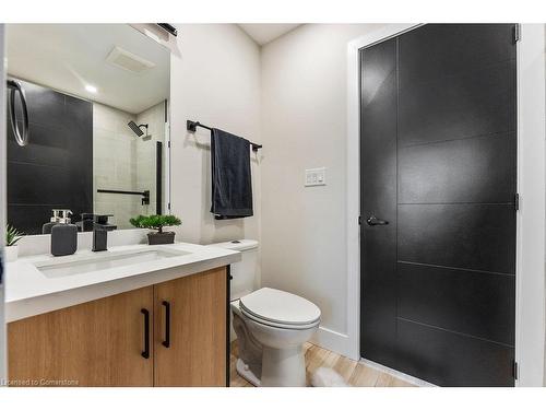 209 Grenfell Street, Hamilton, ON - Indoor Photo Showing Bathroom