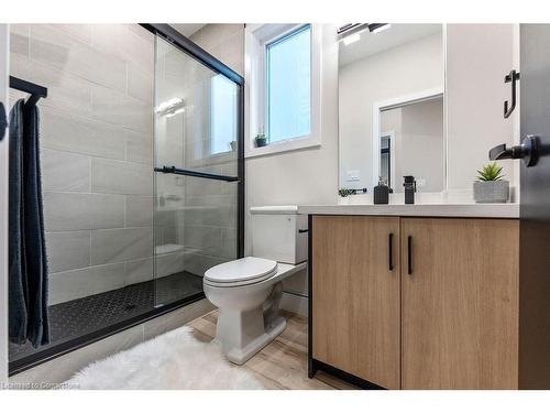 209 Grenfell Street, Hamilton, ON - Indoor Photo Showing Bathroom