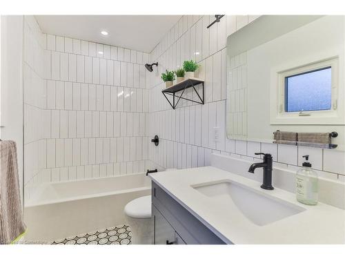 55 Deschene Avenue, Hamilton, ON - Indoor Photo Showing Bathroom