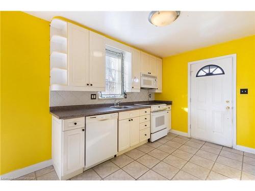 175 Rosedale Avenue, Hamilton, ON - Indoor Photo Showing Kitchen