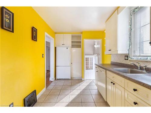 175 Rosedale Avenue, Hamilton, ON - Indoor Photo Showing Kitchen