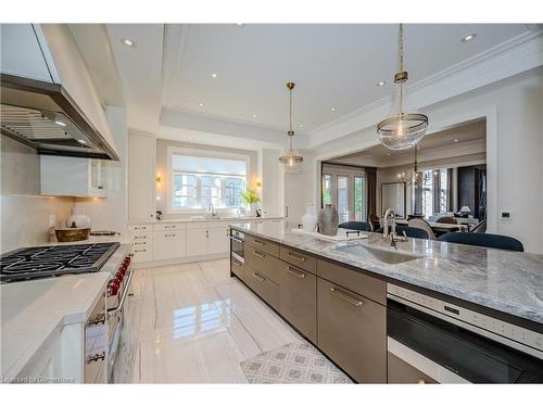 1207 Lakeshore Road West Road, Oakville, ON - Indoor Photo Showing Kitchen With Upgraded Kitchen