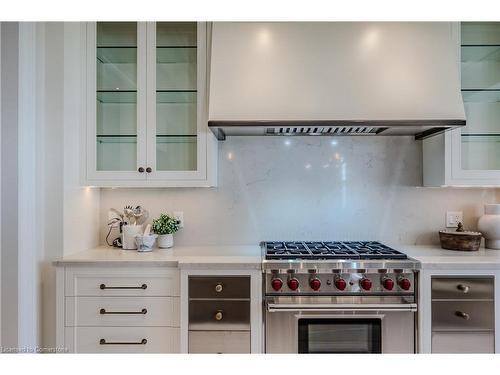 1207 Lakeshore Road West Road, Oakville, ON - Indoor Photo Showing Kitchen With Upgraded Kitchen