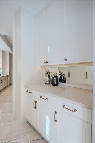 1207 Lakeshore Road West Road, Oakville, ON - Indoor Photo Showing Kitchen