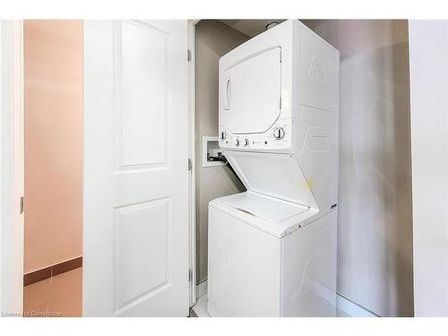 605-560 North Service Road, Grimsby, ON - Indoor Photo Showing Laundry Room