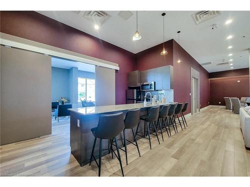 605-560 North Service Road, Grimsby, ON - Indoor Photo Showing Dining Room