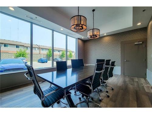 605-560 North Service Road, Grimsby, ON - Indoor Photo Showing Dining Room