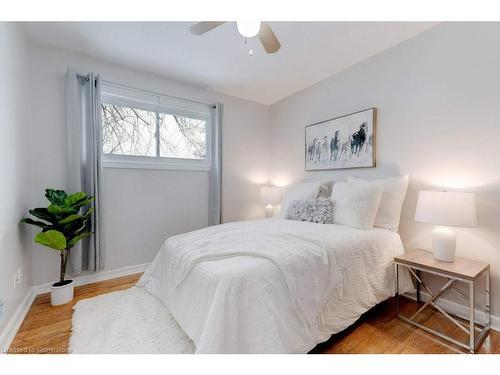 139 West 3Rd Street, Hamilton, ON - Indoor Photo Showing Bedroom