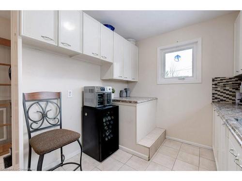 139 West 3Rd Street, Hamilton, ON - Indoor Photo Showing Kitchen