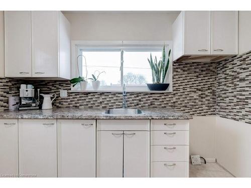 139 West 3Rd Street, Hamilton, ON - Indoor Photo Showing Kitchen