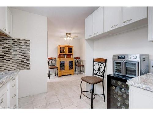 139 West 3Rd Street, Hamilton, ON - Indoor Photo Showing Kitchen