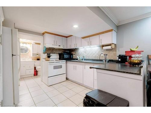 139 West 3Rd Street, Hamilton, ON - Indoor Photo Showing Kitchen