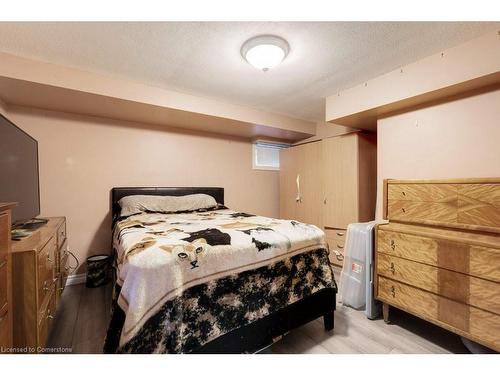 139 West 3Rd Street, Hamilton, ON - Indoor Photo Showing Bedroom