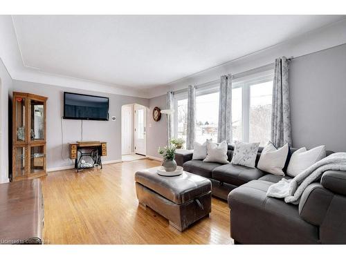 139 West 3Rd Street, Hamilton, ON - Indoor Photo Showing Living Room