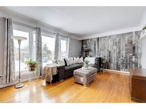 139 West 3Rd Street, Hamilton, ON - Indoor Photo Showing Living Room