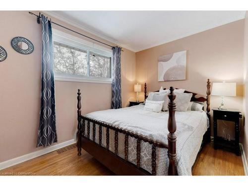 139 West 3Rd Street, Hamilton, ON - Indoor Photo Showing Bedroom