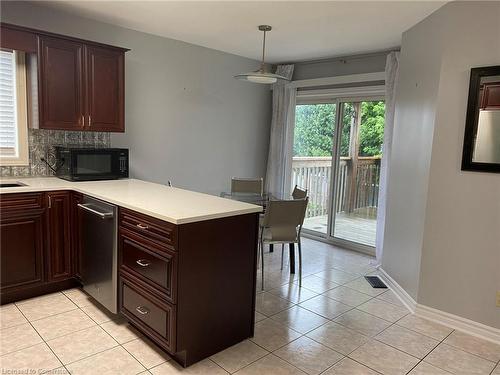 Upper-8047 Harvest Crescent, Niagara Falls, ON - Indoor Photo Showing Kitchen