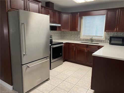 Upper-8047 Harvest Crescent, Niagara Falls, ON - Indoor Photo Showing Kitchen