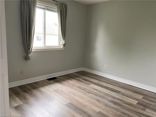 Upper-8047 Harvest Crescent, Niagara Falls, ON - Indoor Photo Showing Other Room