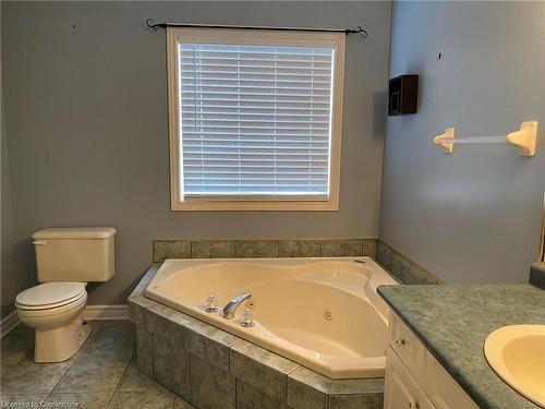 Upper-8047 Harvest Crescent, Niagara Falls, ON - Indoor Photo Showing Bathroom