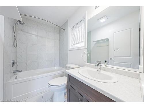 31 Ladd Avenue, Brantford, ON - Indoor Photo Showing Bathroom