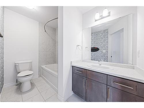 31 Ladd Avenue, Brantford, ON - Indoor Photo Showing Bathroom