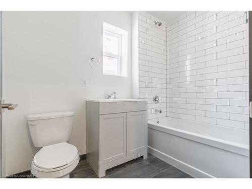 32 Britannia Avenue, Hamilton, ON - Indoor Photo Showing Bathroom