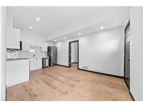 32 Britannia Avenue, Hamilton, ON - Indoor Photo Showing Kitchen