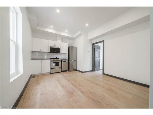 32 Britannia Avenue, Hamilton, ON - Indoor Photo Showing Kitchen